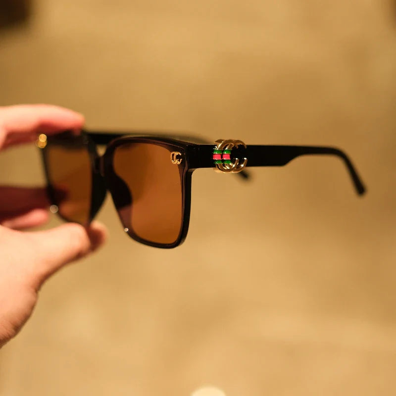 Stilvolle Sonnenbrille mit zeitlosem Design