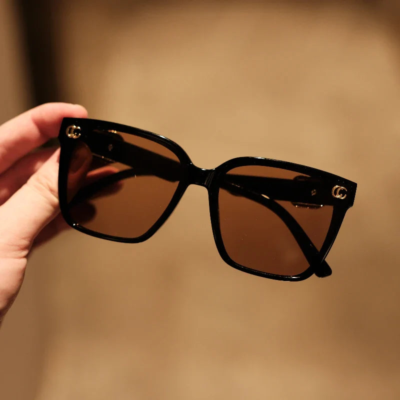 Stilvolle Sonnenbrille mit zeitlosem Design