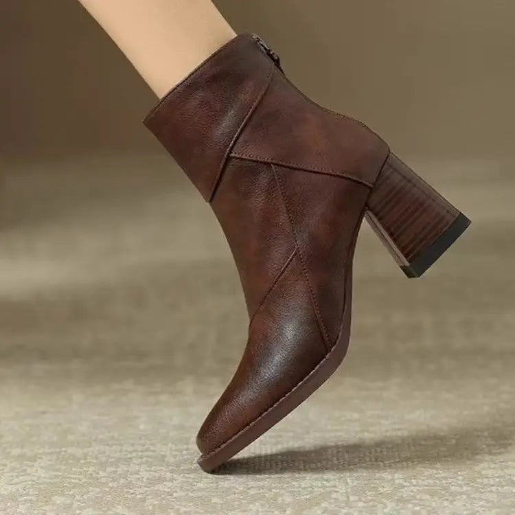 „Coraline“ Stiefeletten – Zeitlose Eleganz aus glattem Leder