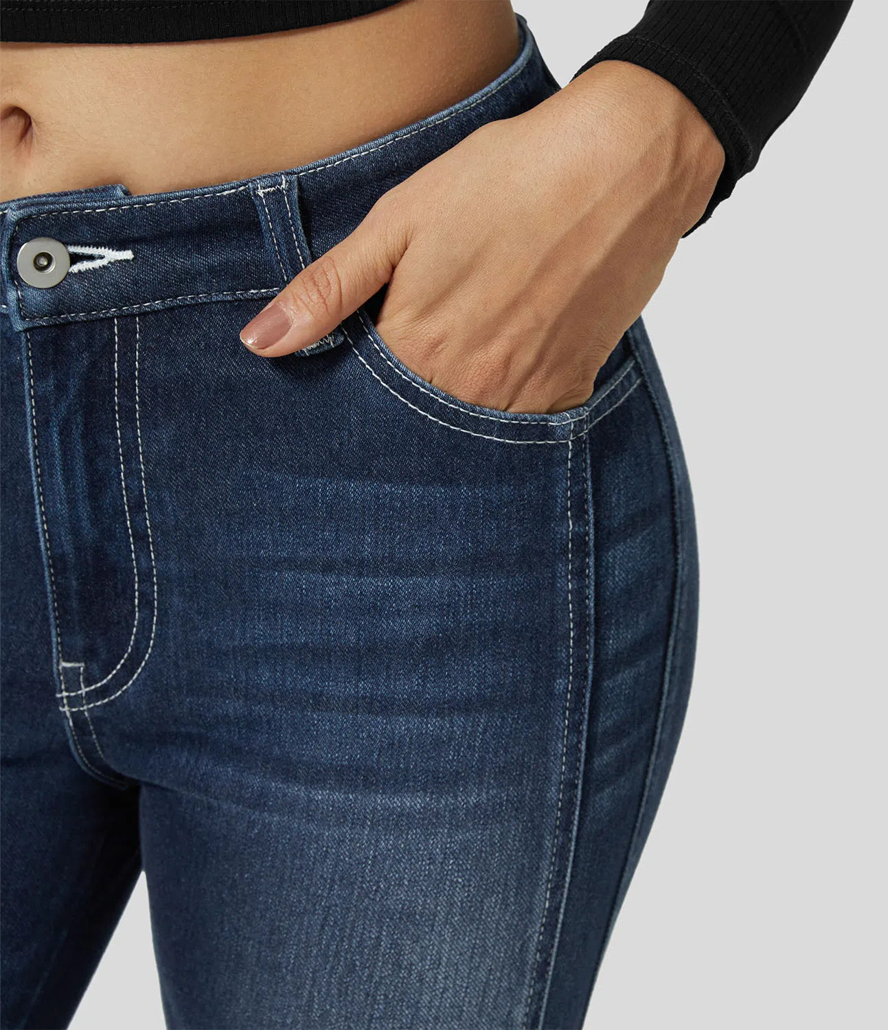 Mittlere Leibhöhe, Knopfverschluss, Reißverschluss, Mehrere Taschen, Dehnbare Strickjeans, Lässige Röhrenpassform.