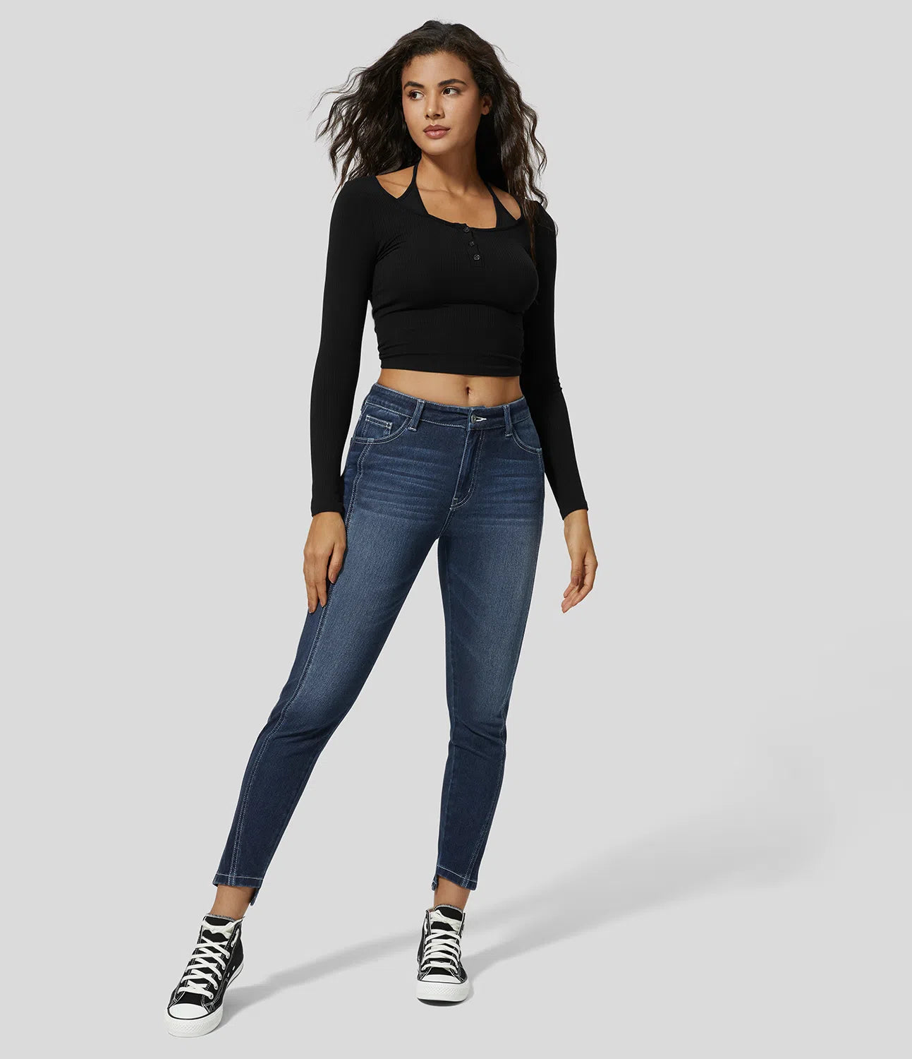 Mittlere Leibhöhe, Knopfverschluss, Reißverschluss, Mehrere Taschen, Dehnbare Strickjeans, Lässige Röhrenpassform.