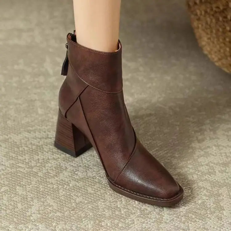 „Coraline“ Stiefeletten – Zeitlose Eleganz aus glattem Leder